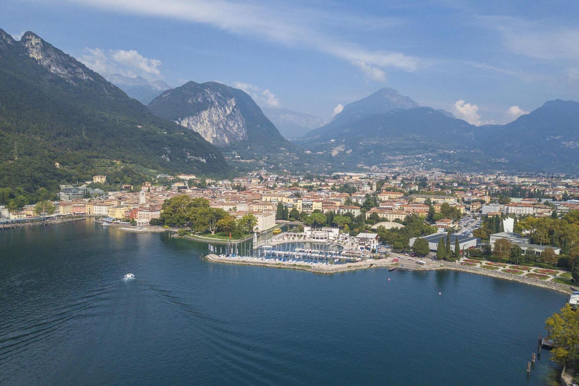 Casa Azzurra 150Mt From Lake - Happy Rentals Riva del Garda Ngoại thất bức ảnh